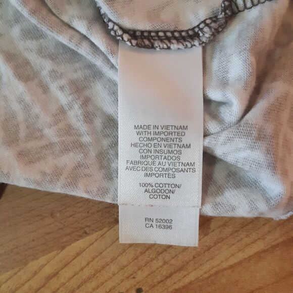 Liz Claiborne Short Sleeve Floral Top - Picture 6 of 9